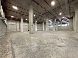 Toh Guan Road East (D22), Warehouse #618133171